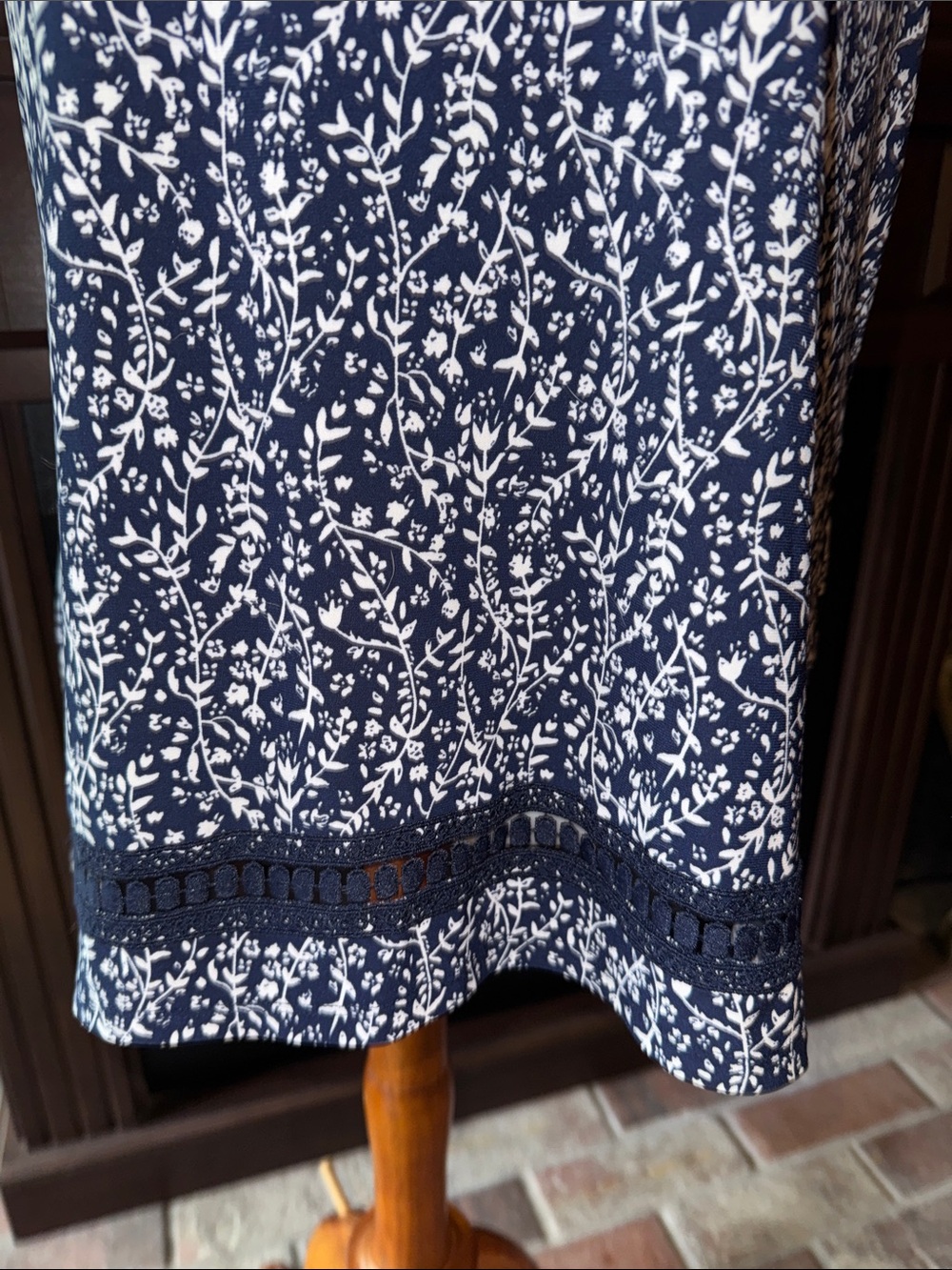 Jones New York Size Medium M Women’s Navy White Sleeveless Patterned Tank Top - Picture 3 of 10